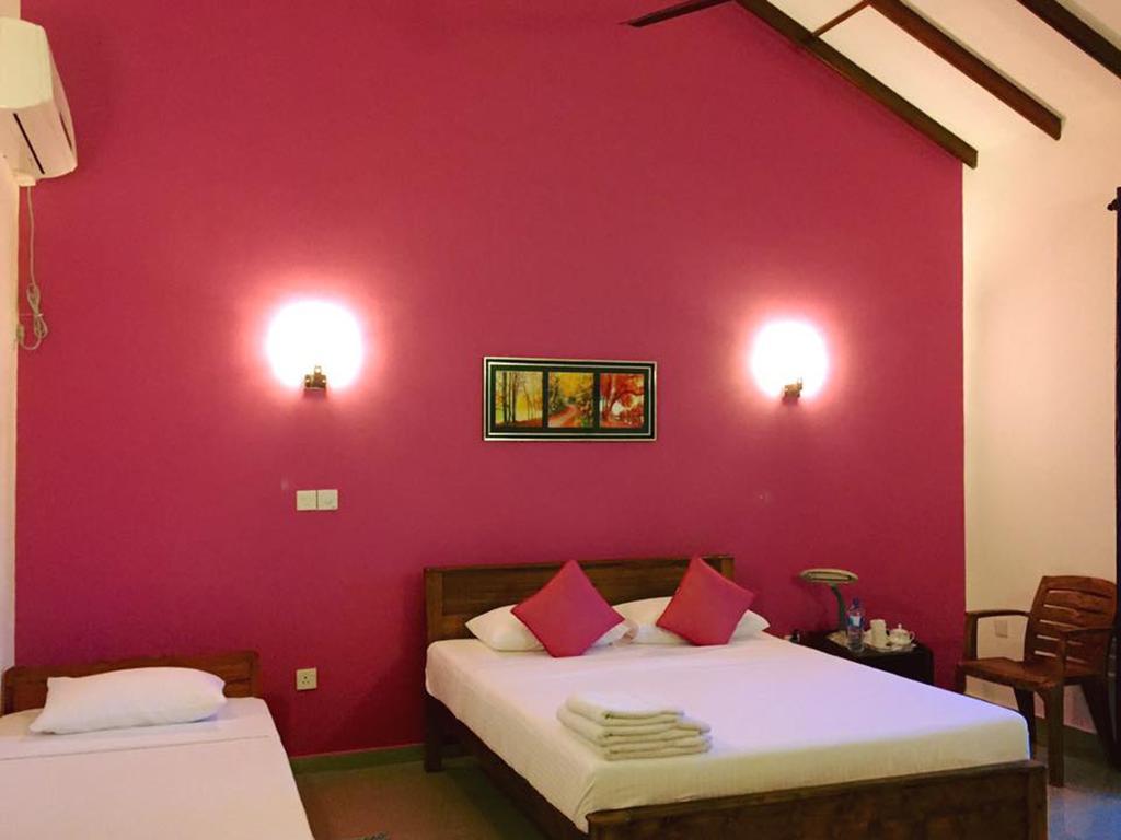 Ziegler Cottage Negombo Room photo